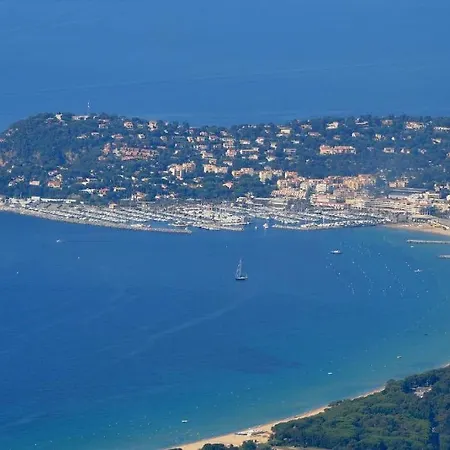 Vert, Piscine, 750m De La Апартаменты *